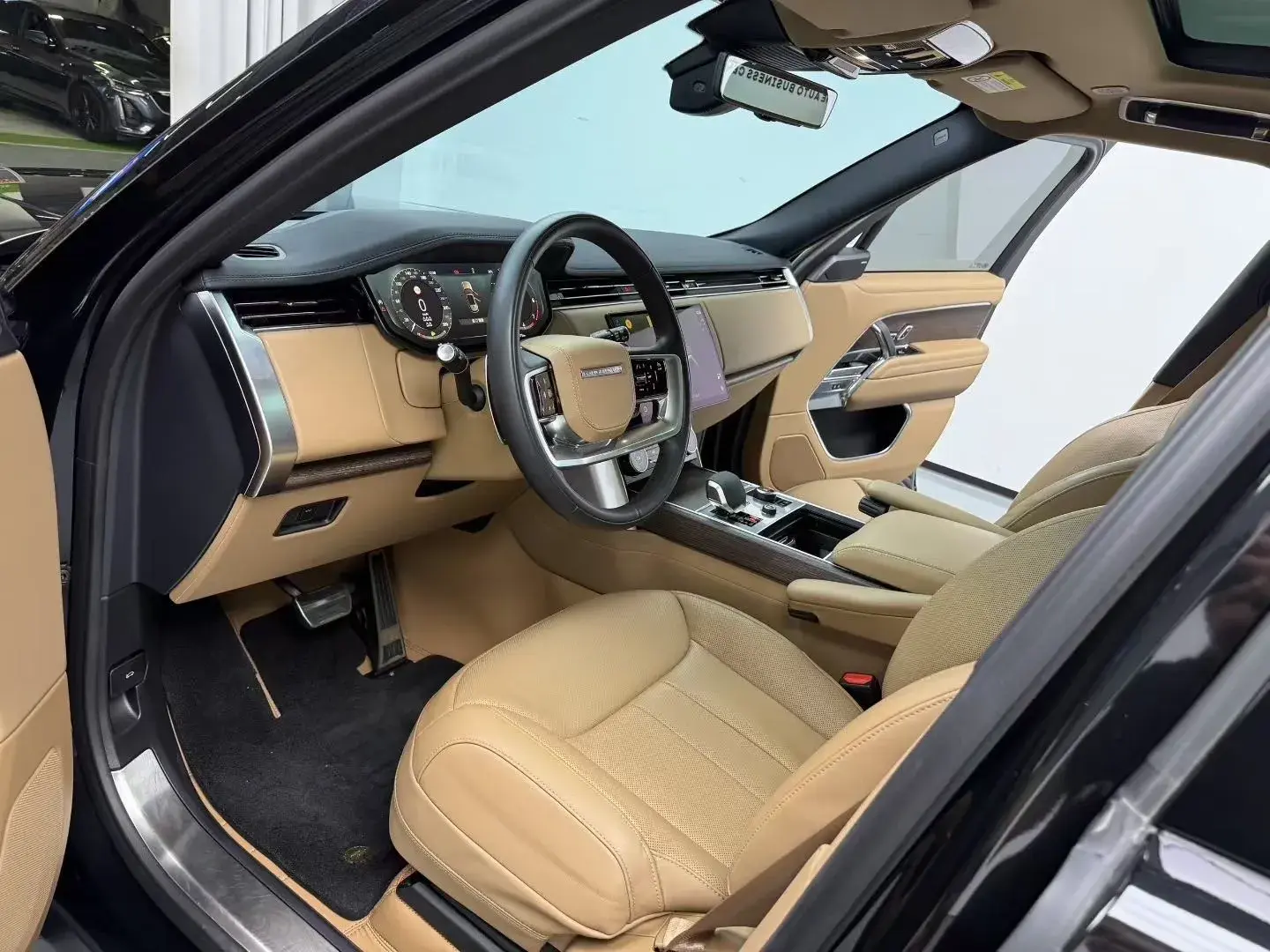 2023 LAND ROVER thumbnail 3