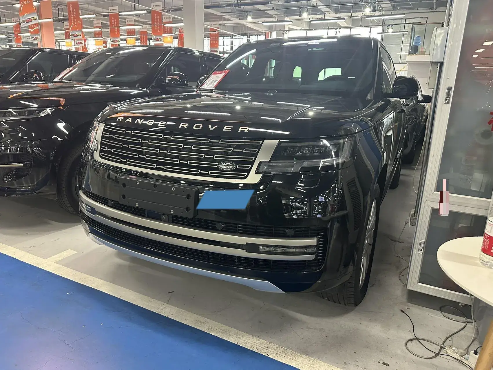 2023 LAND ROVER view 1