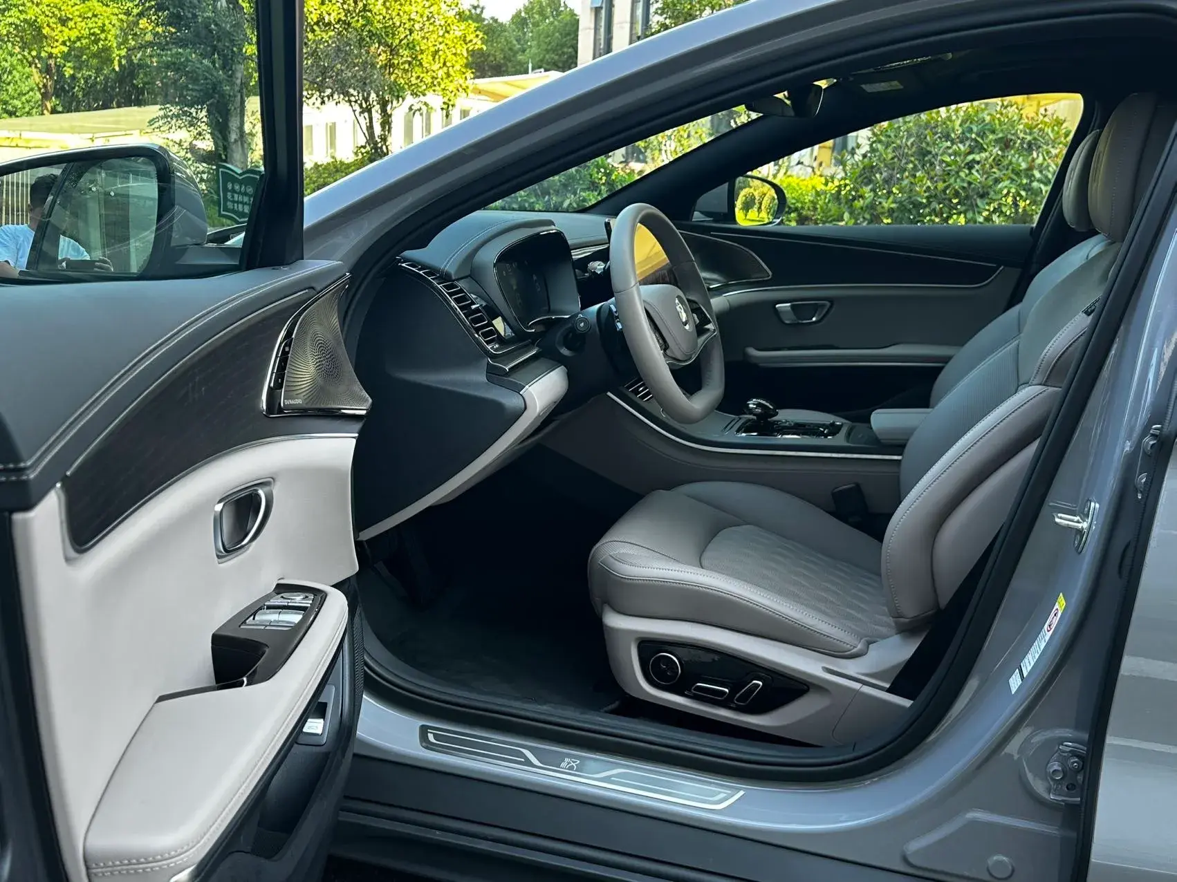 2025 BYD HAN thumbnail 4