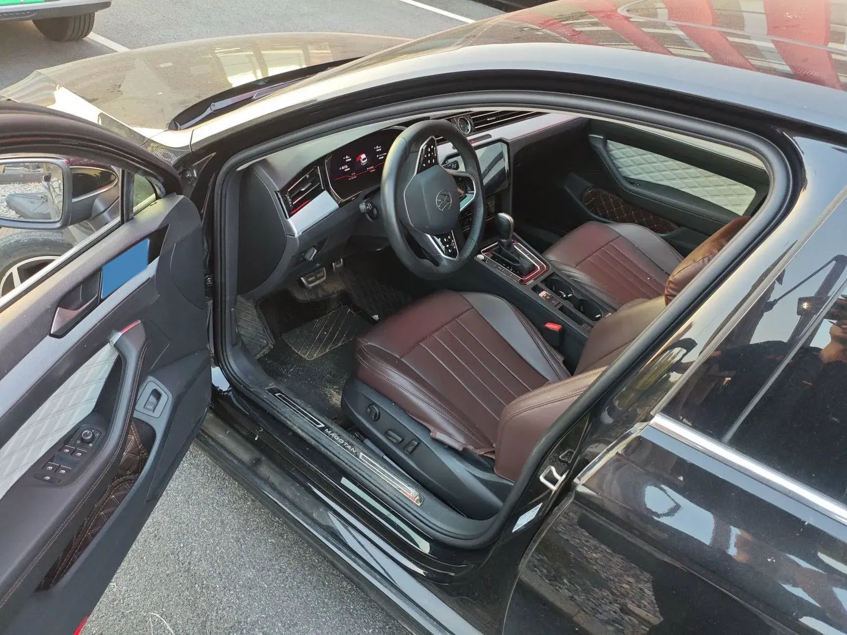 2023 VOLKSWAGEN MAGOTAN thumbnail 2