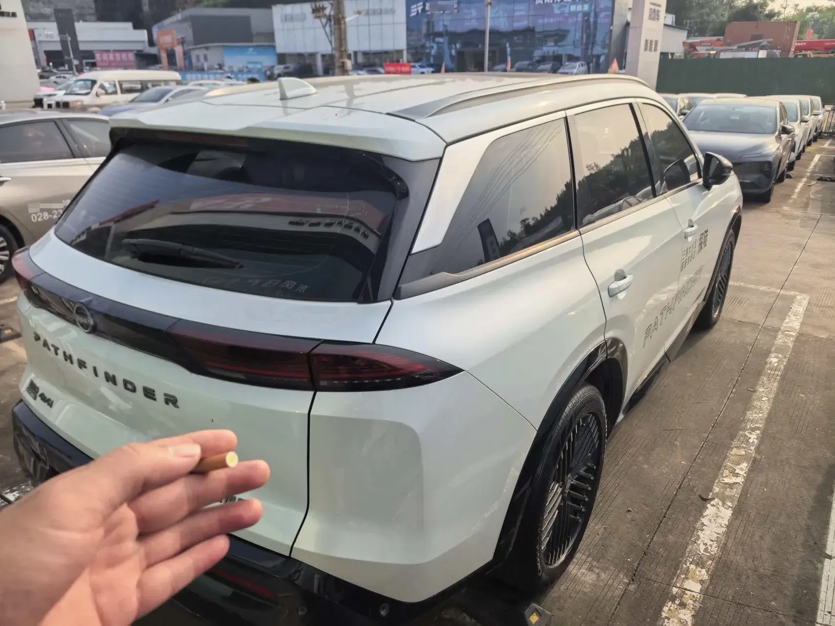 2024 NISSAN PATHFINDER thumbnail 4