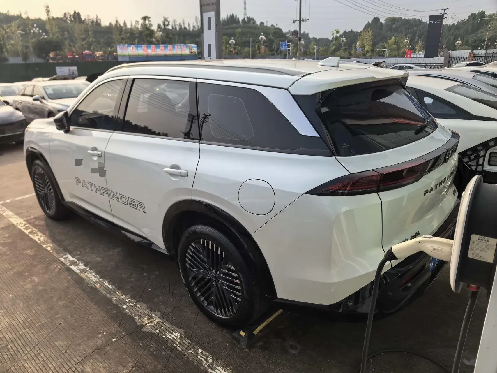 2024 NISSAN PATHFINDER thumbnail 3