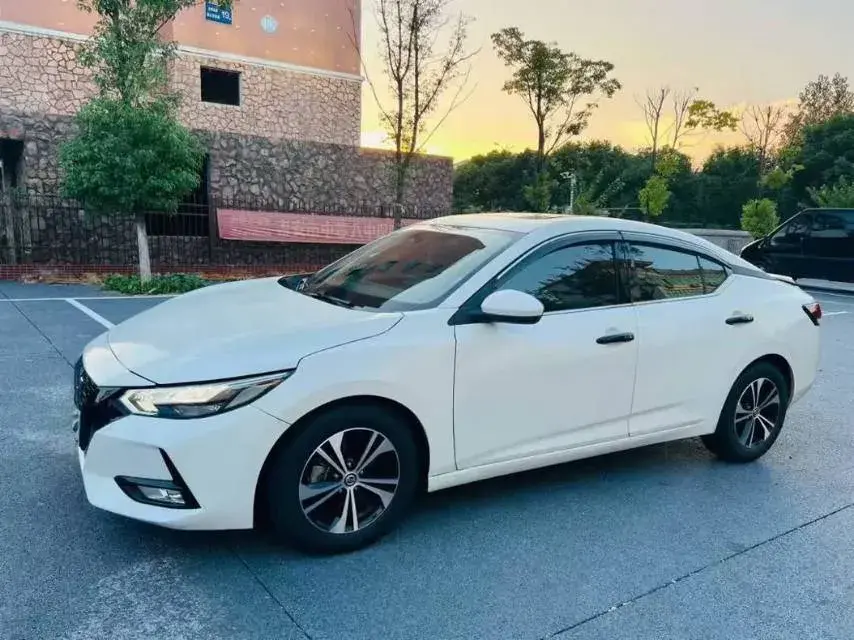 2022 NISSAN SYLPHY view 1