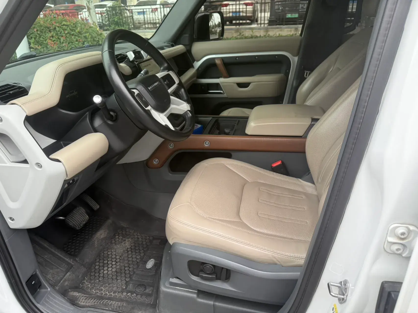 2022 LAND ROVER thumbnail 4