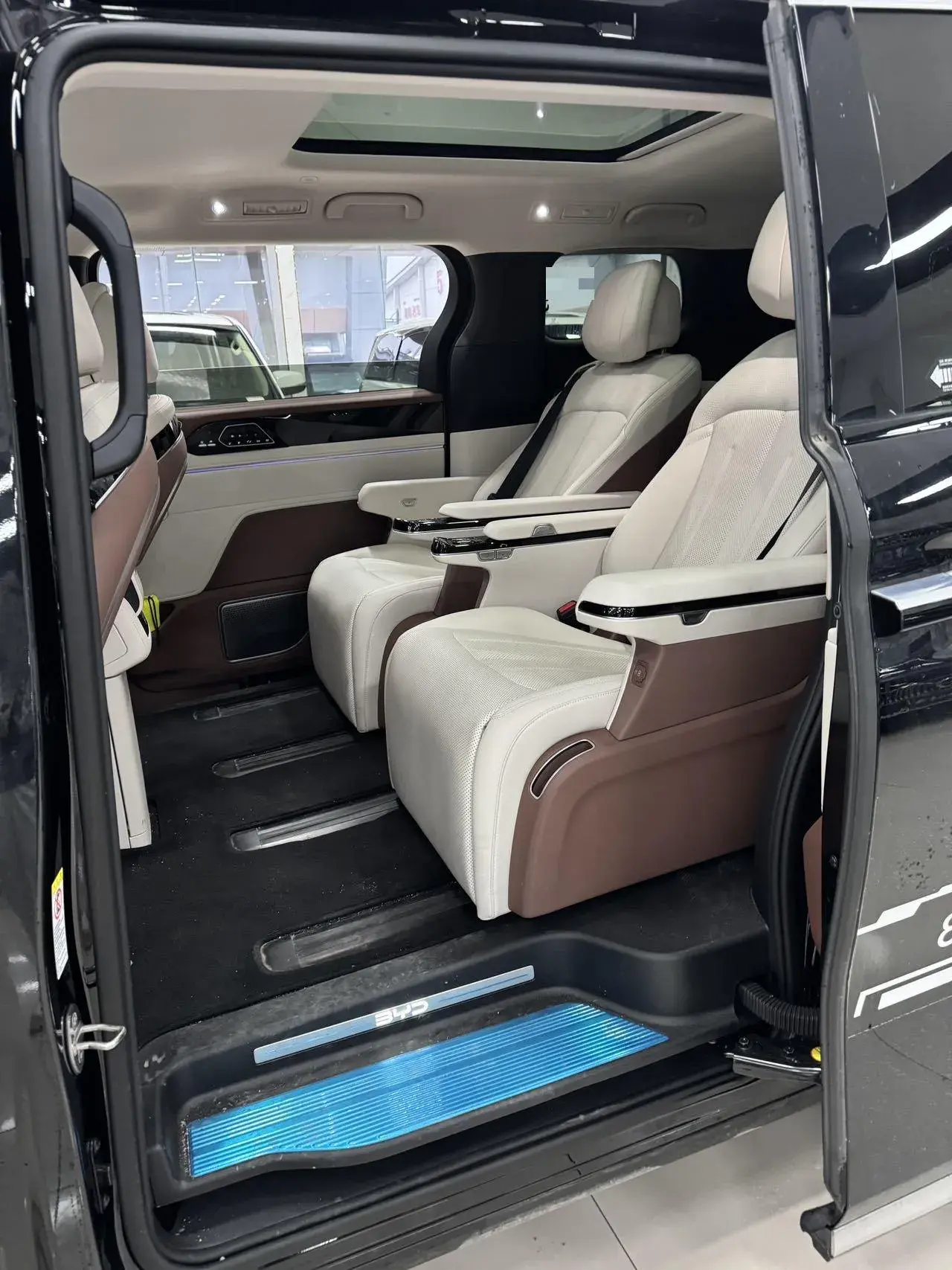 2025 BYD XIA thumbnail 4