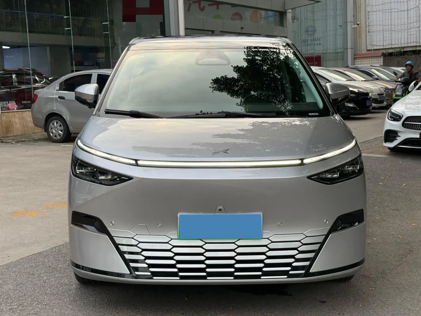 2024 XPENG X9 thumbnail 2