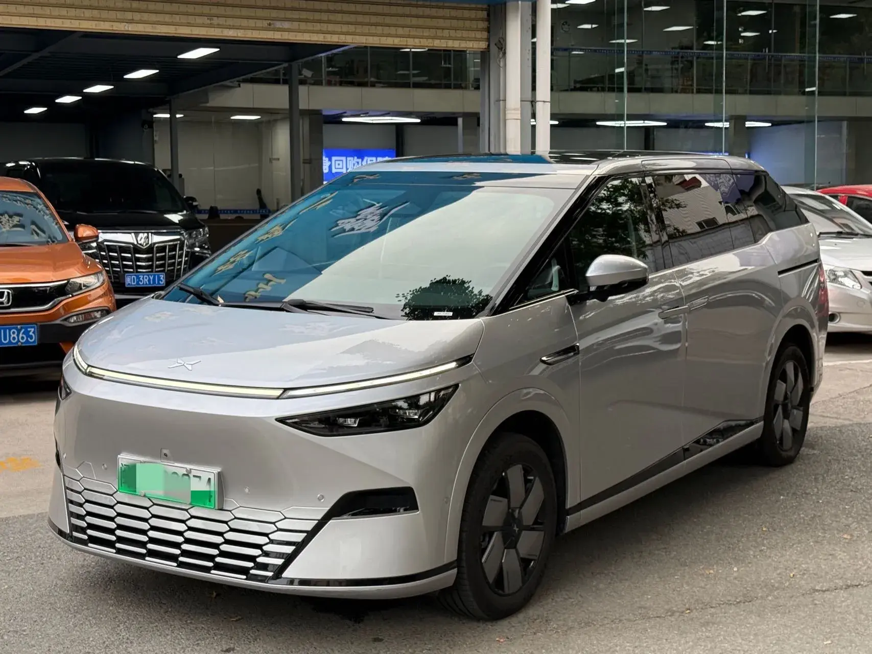 2024 XPENG X9 view 1