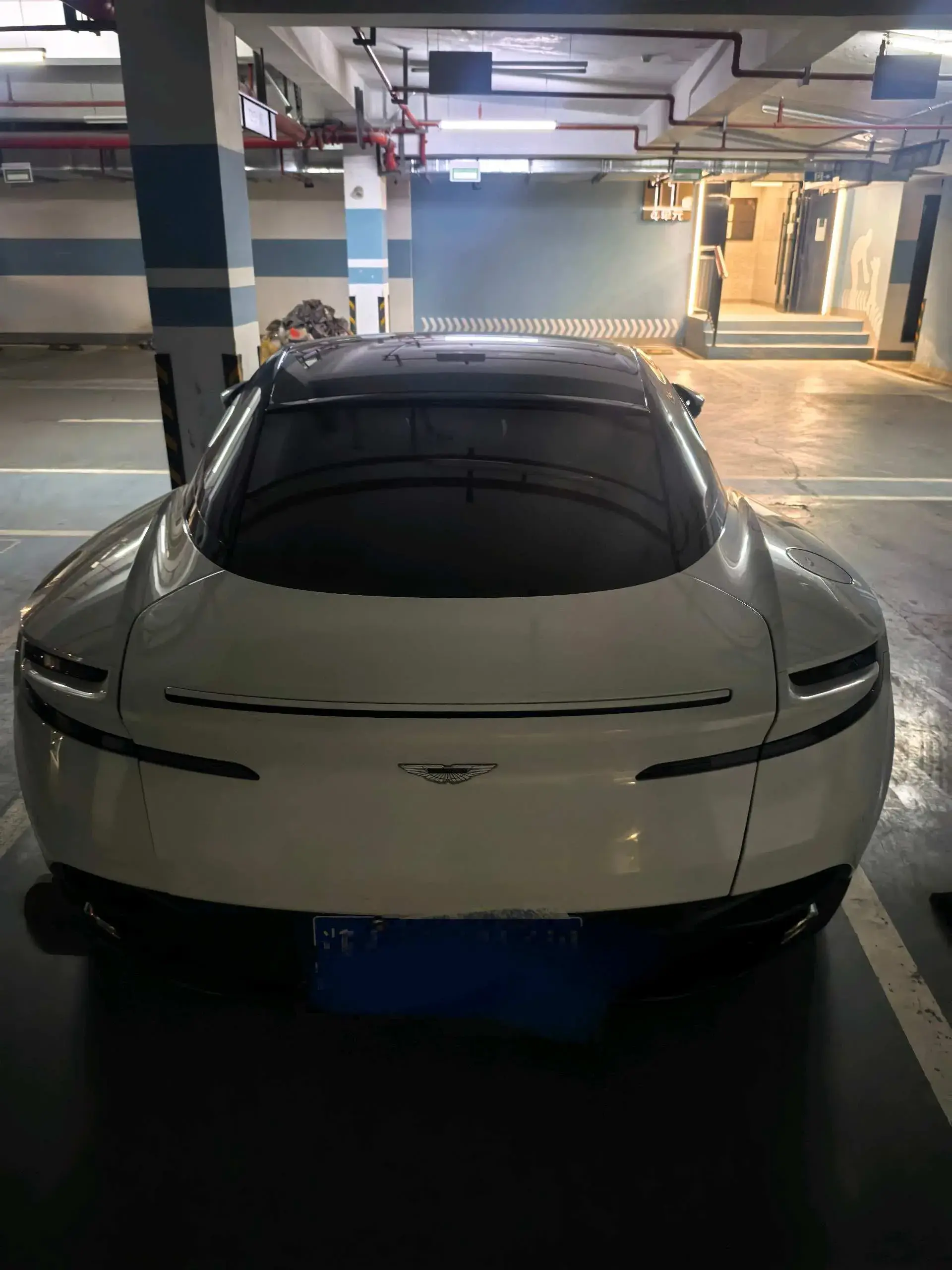 2019 ASTON MARTIN thumbnail 4