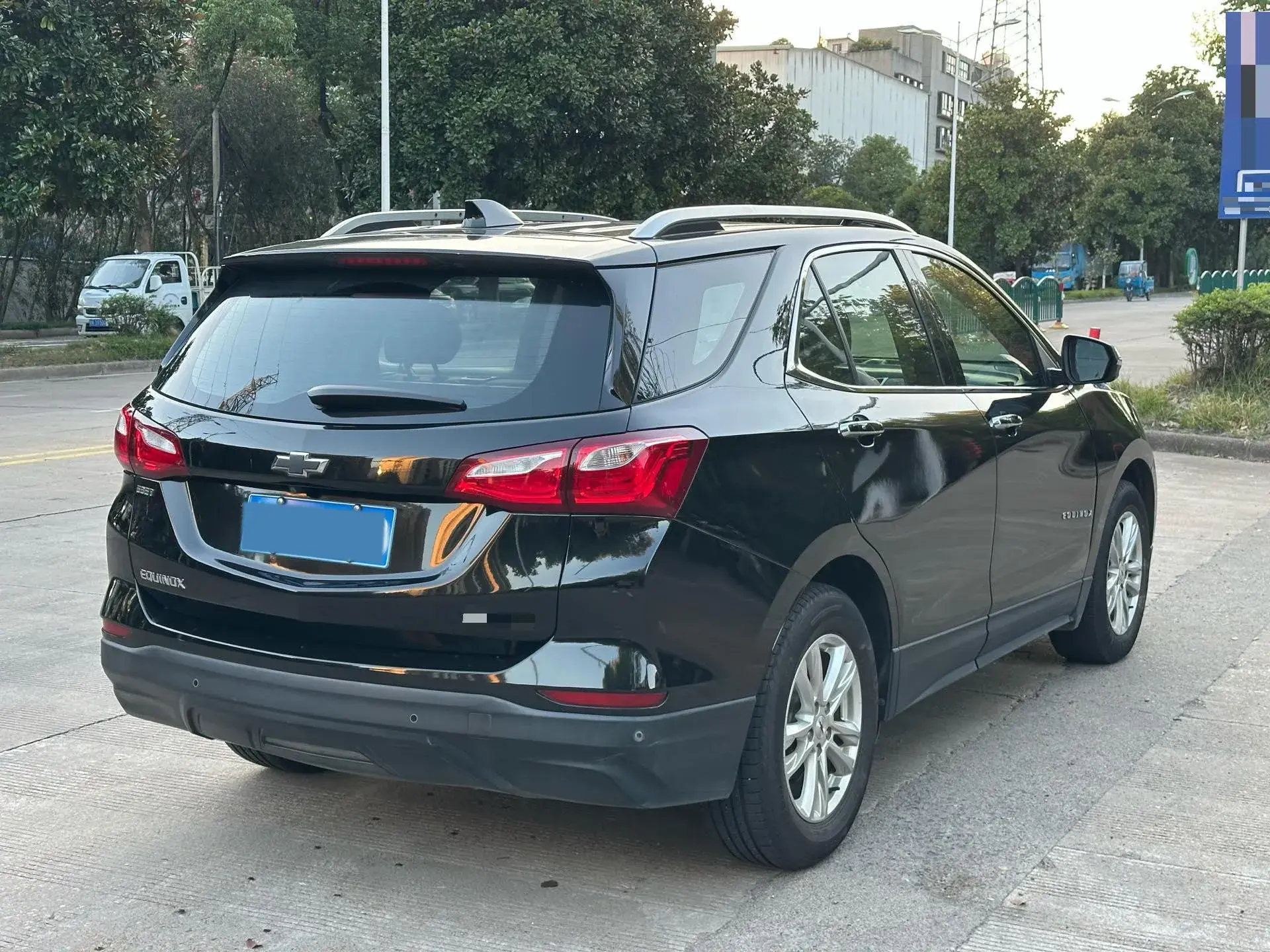 2019 CHEVROLET EQUINOX thumbnail 4