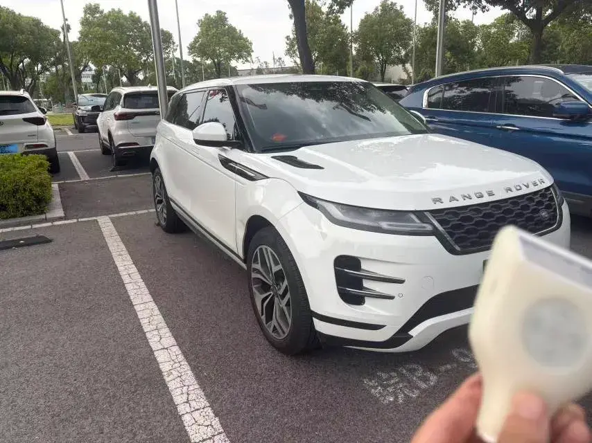 2023 LAND ROVER thumbnail 3
