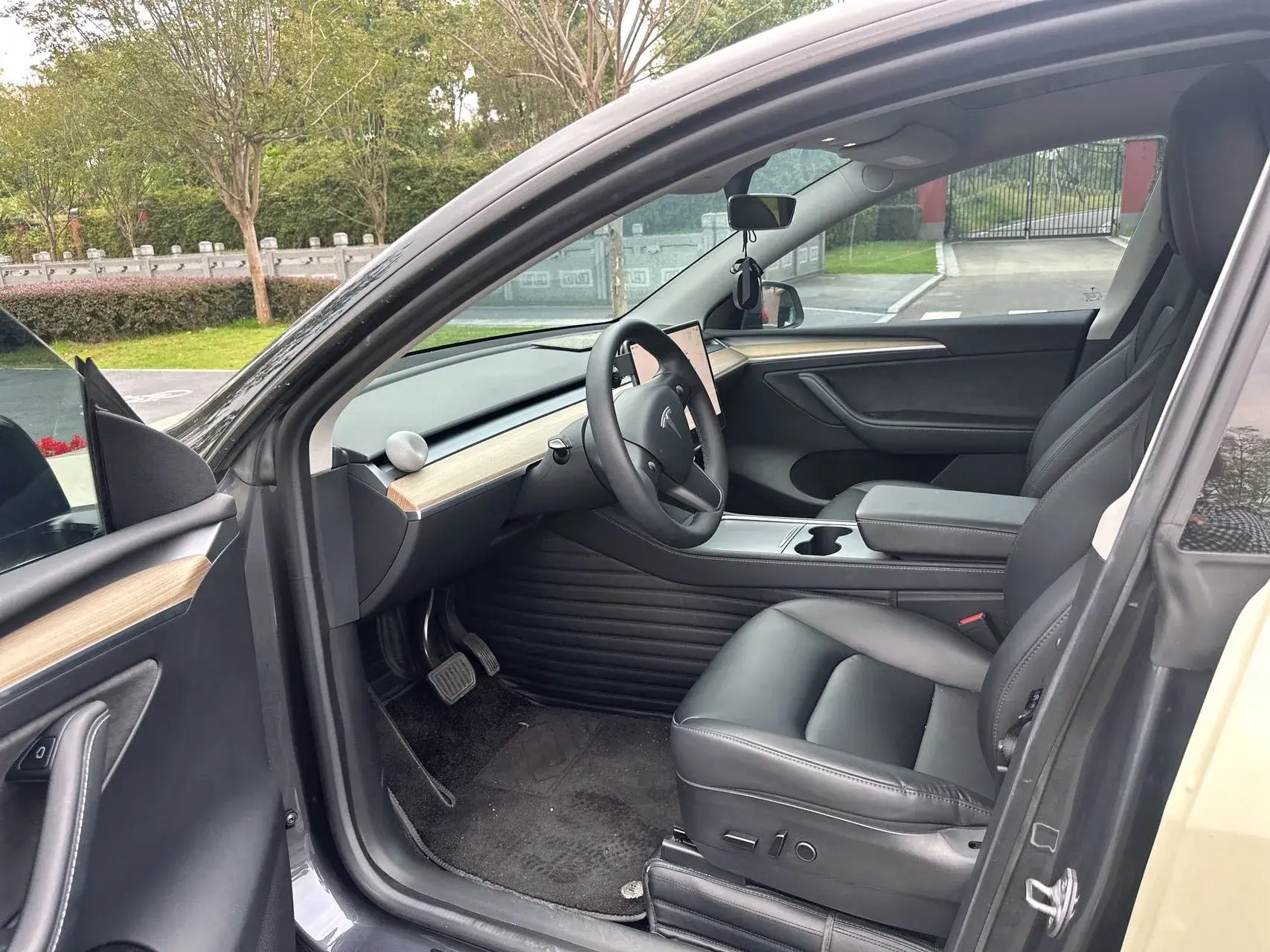 2022 TESLA MODEL thumbnail 4