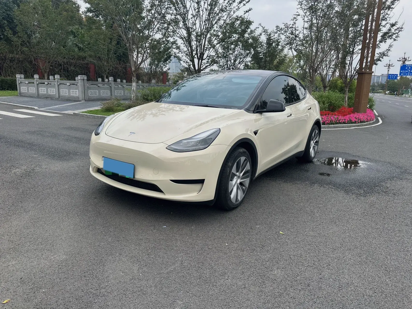 2022 TESLA MODEL view 1