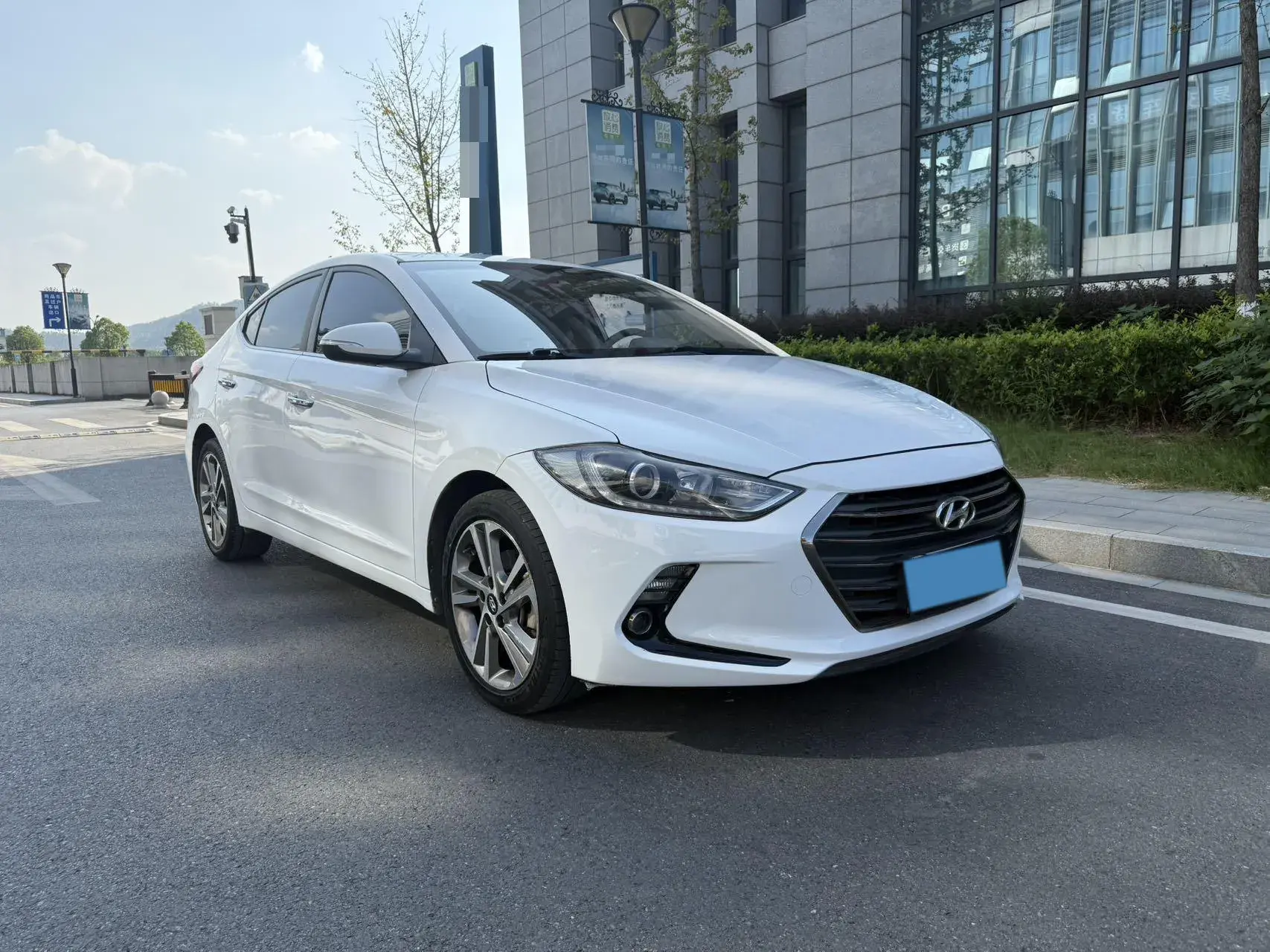2016 HYUNDAI ELANTRA thumbnail 3