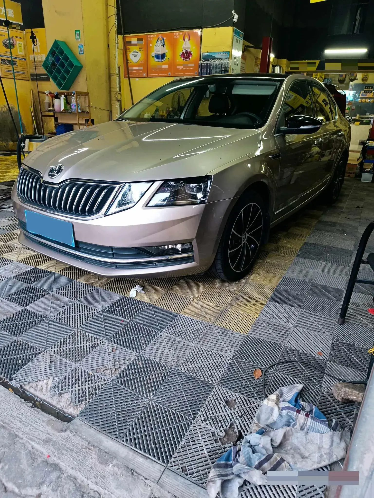 2019 SKODA OCTAVIA view 1