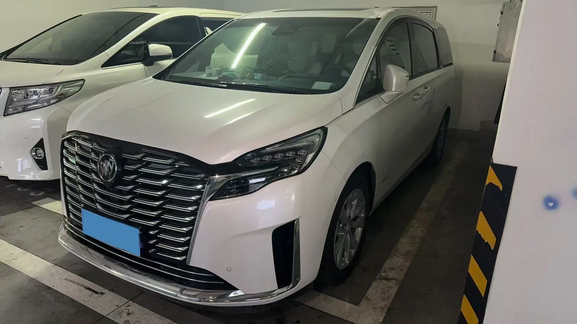 2022 BUICK GL8 view 1