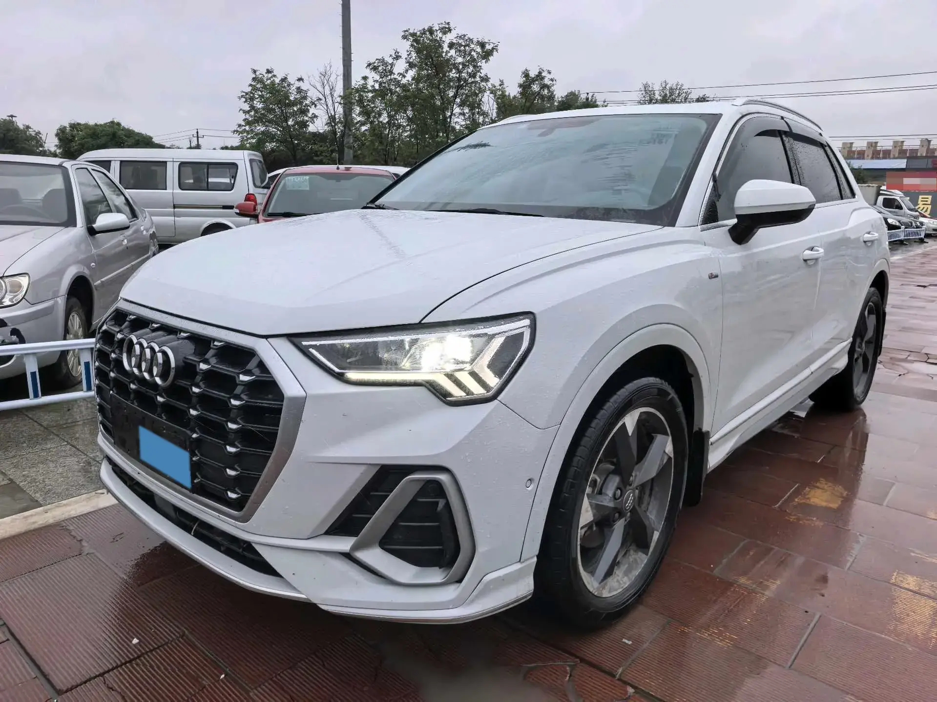 2020 AUDI Q3 view 1
