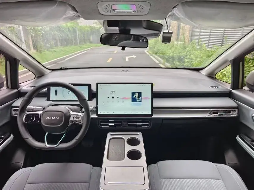 2023 AION Y thumbnail 3