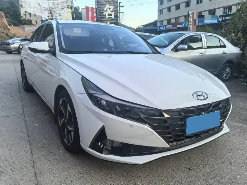 2022 HYUNDAI ELANTRA thumbnail 2
