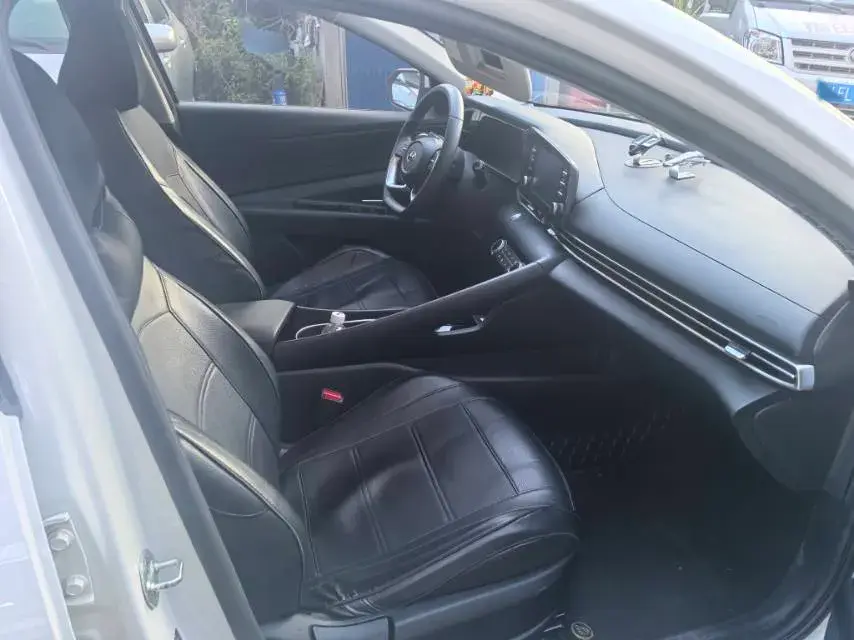 2022 HYUNDAI ELANTRA thumbnail 4