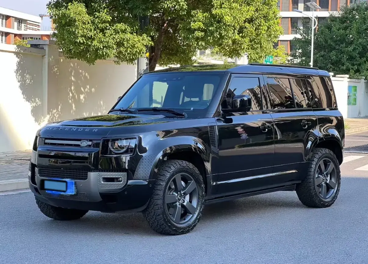 2024 LAND ROVER view 1