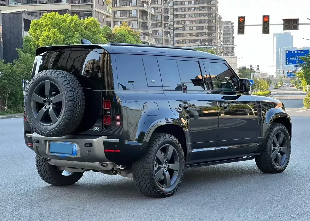 2024 LAND ROVER thumbnail 3