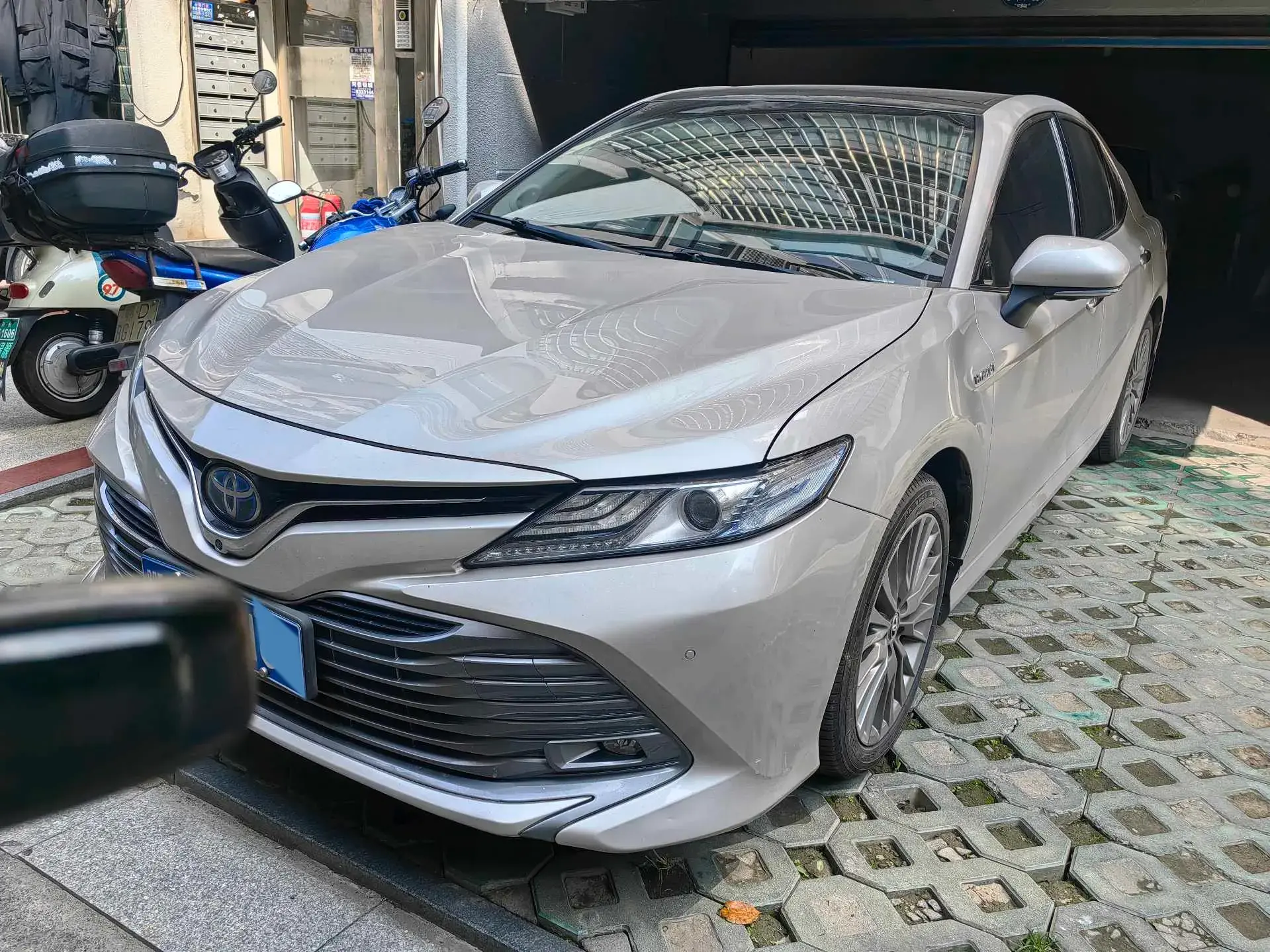2019 TOYOTA CAMRY view 1