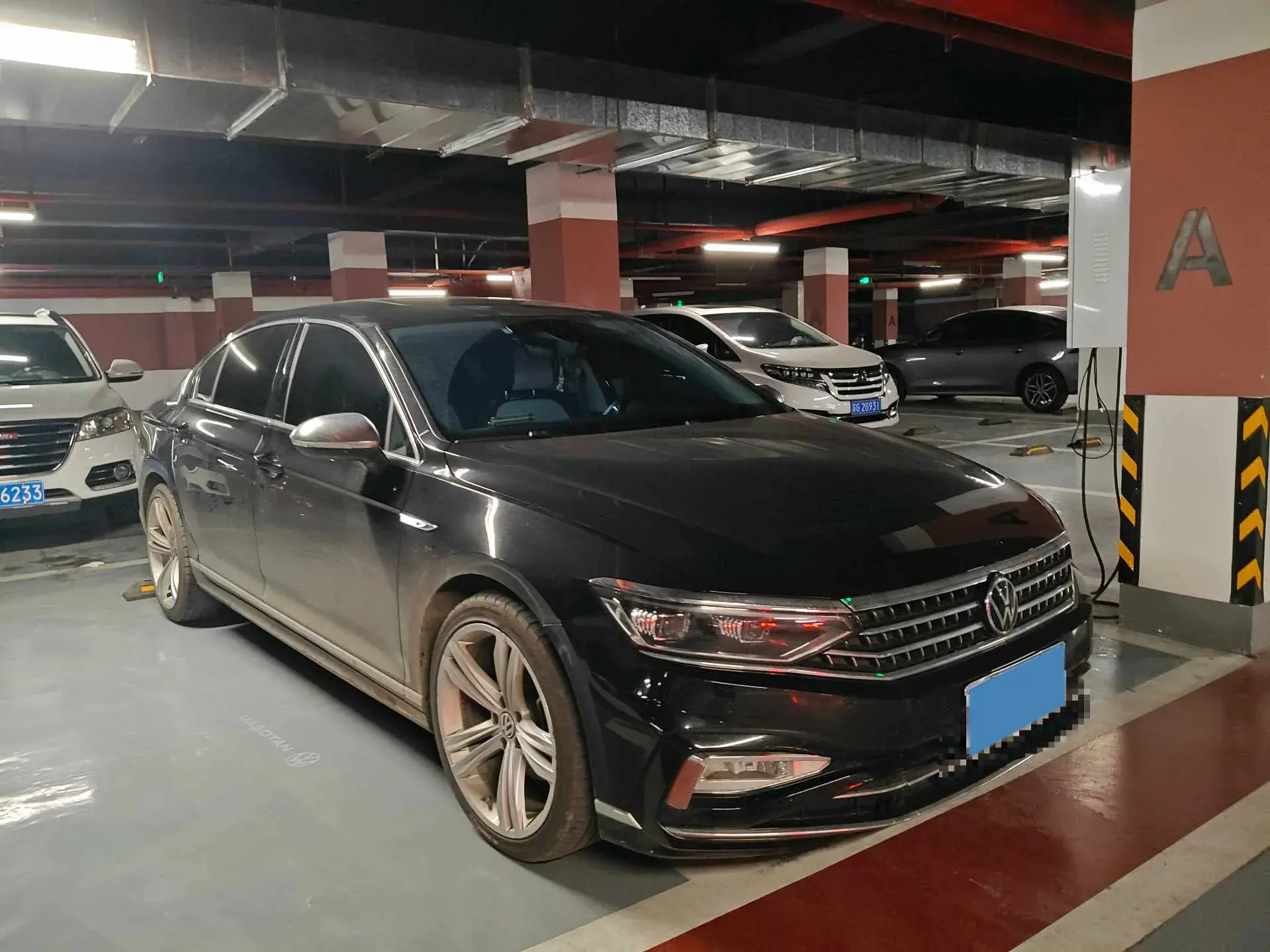 2024 VOLKSWAGEN MAGOTAN thumbnail 3