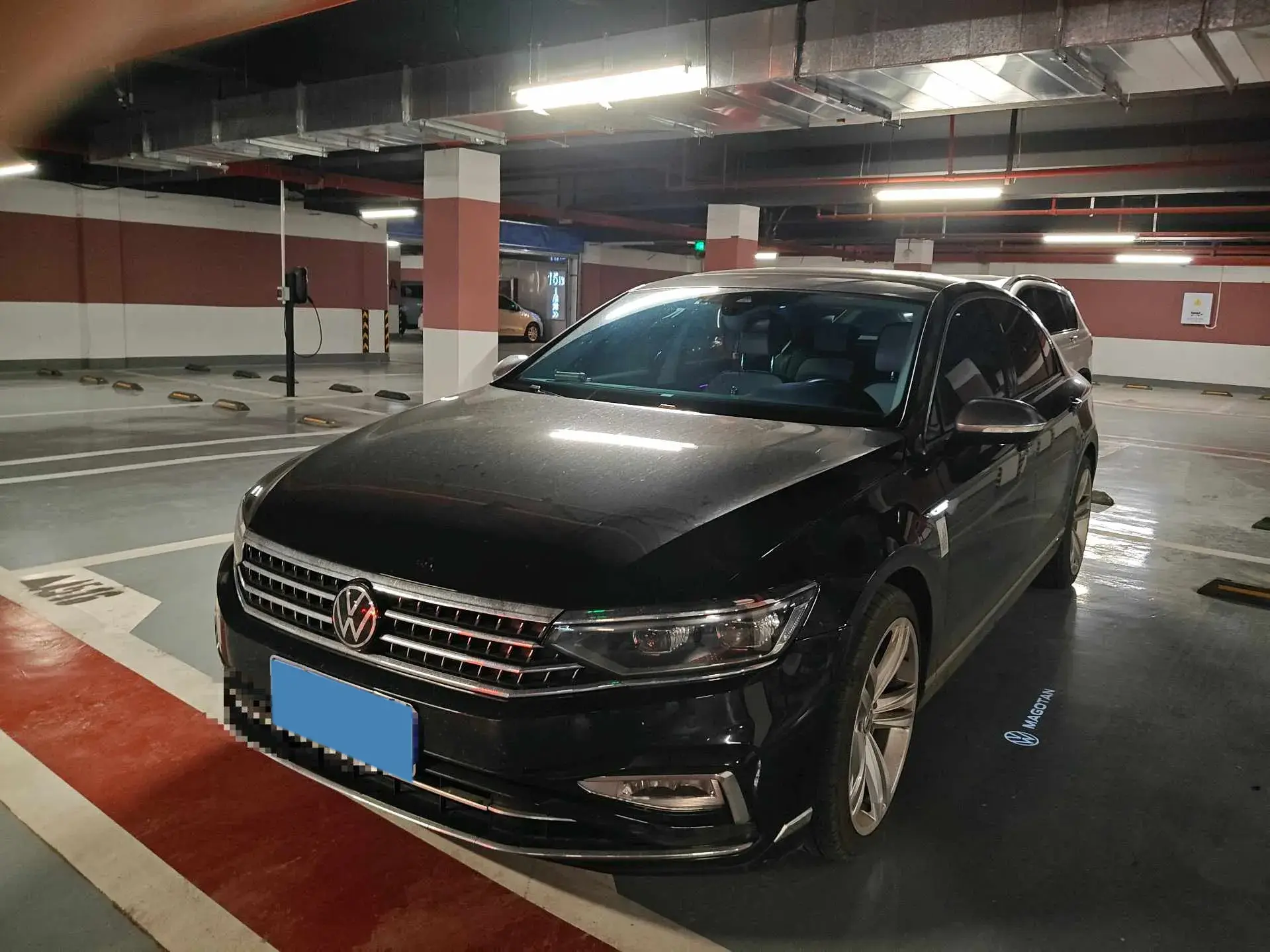 2024 VOLKSWAGEN MAGOTAN view 1