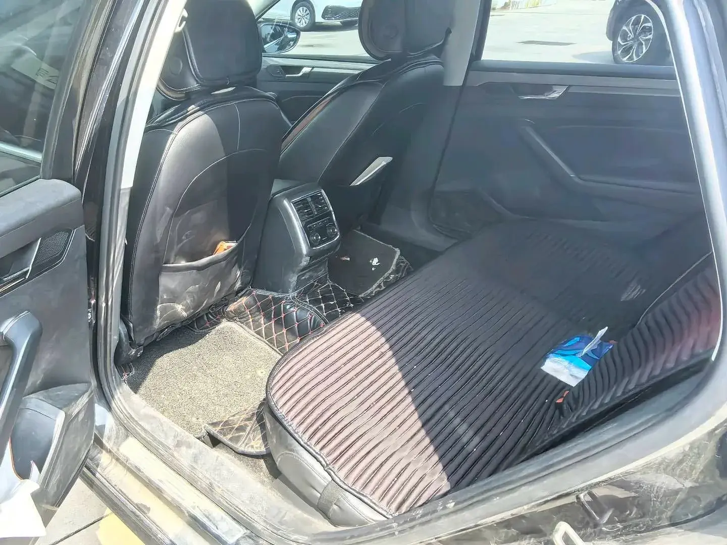 2017 VOLKSWAGEN PASSAT thumbnail 3