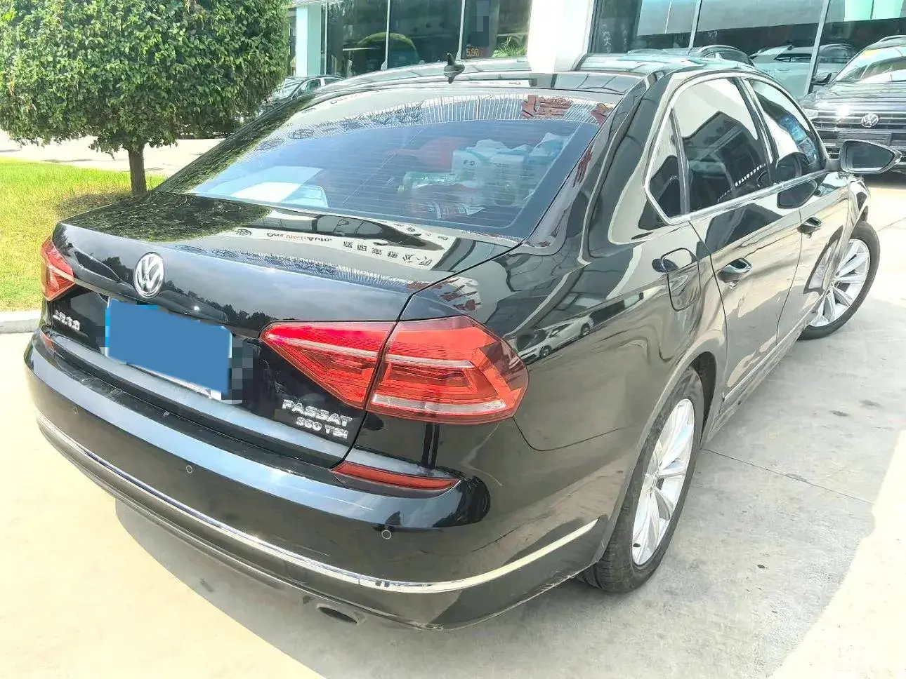 2017 VOLKSWAGEN PASSAT thumbnail 4