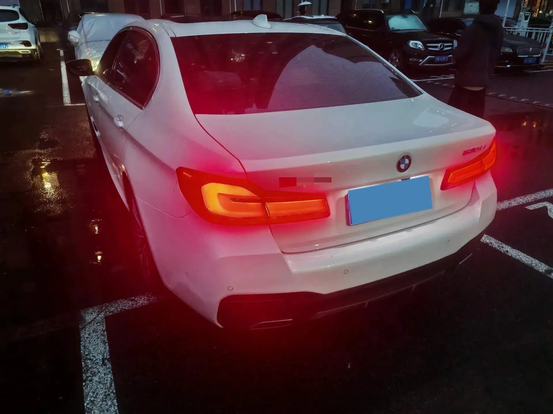 2022 BMW 5 thumbnail 4