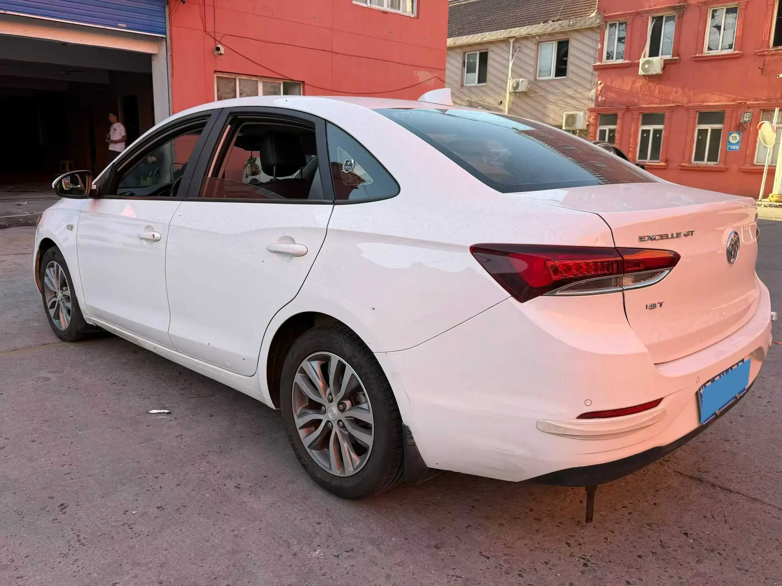 2016 HYUNDAI ELANTRA thumbnail 3