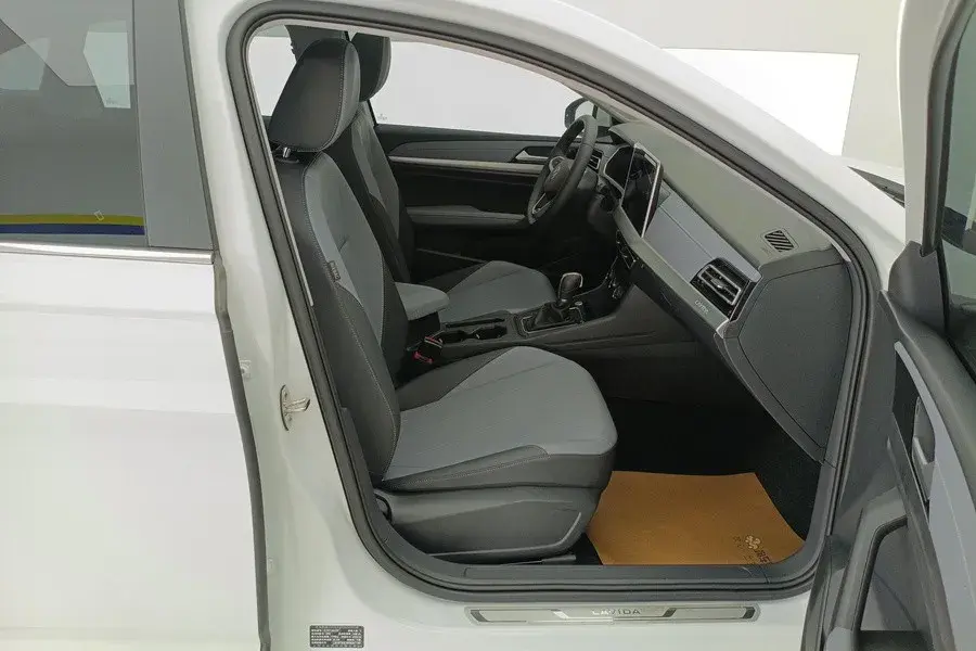 2024 VOLKSWAGEN LAVIDA thumbnail 4