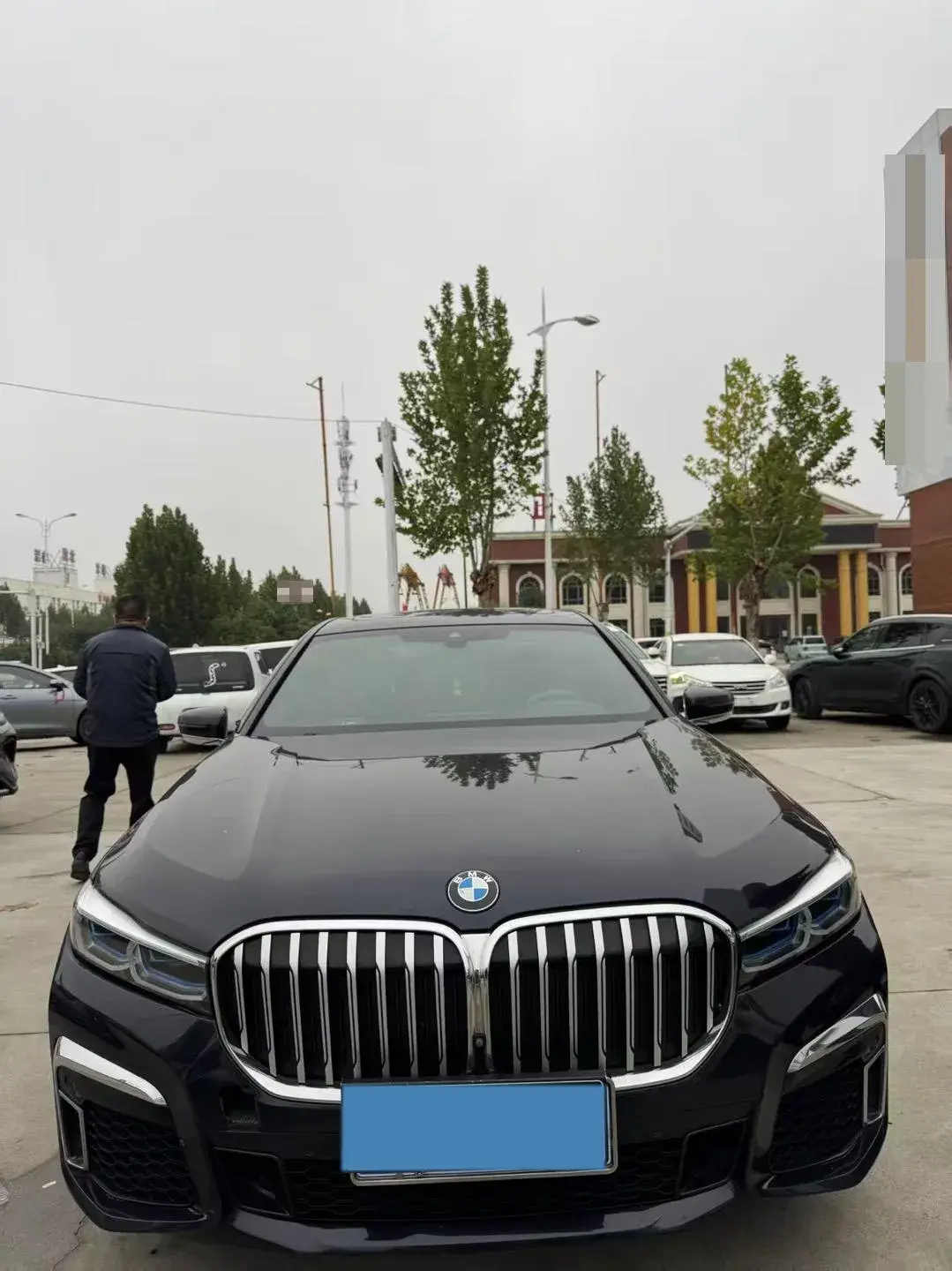2019 BMW 7 thumbnail 2