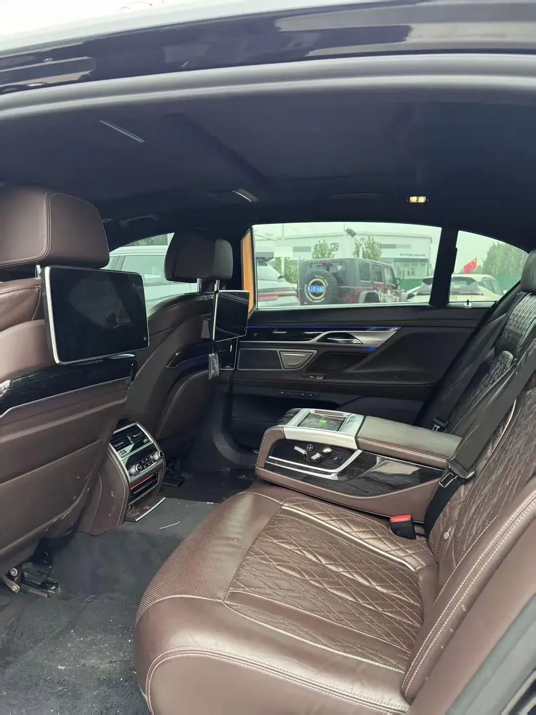 2019 BMW 7 thumbnail 4