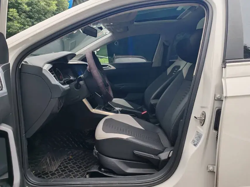 2019 VOLKSWAGEN POLO thumbnail 4