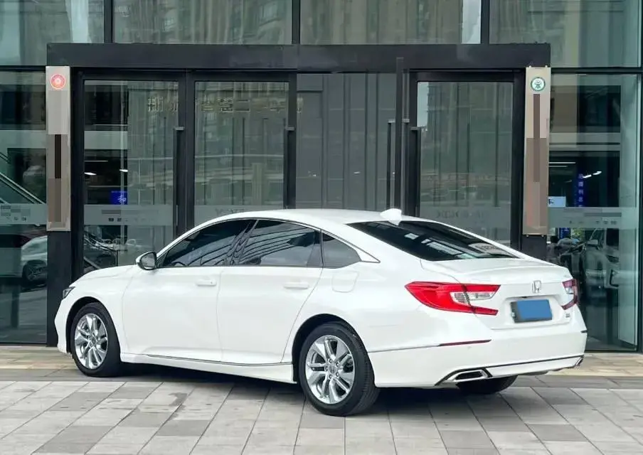 2018 HONDA ACCORD thumbnail 4