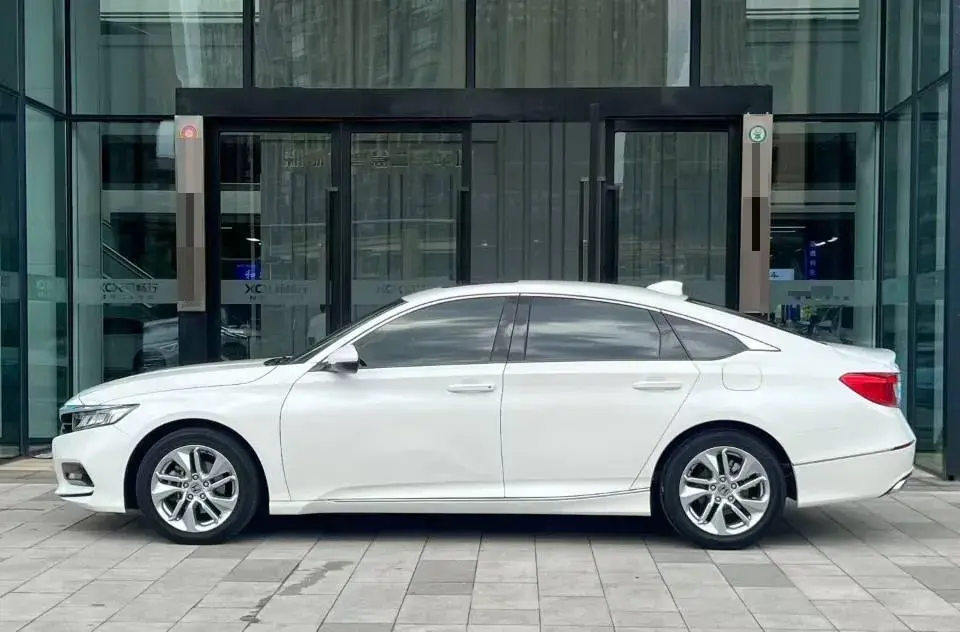 2018 HONDA ACCORD thumbnail 3