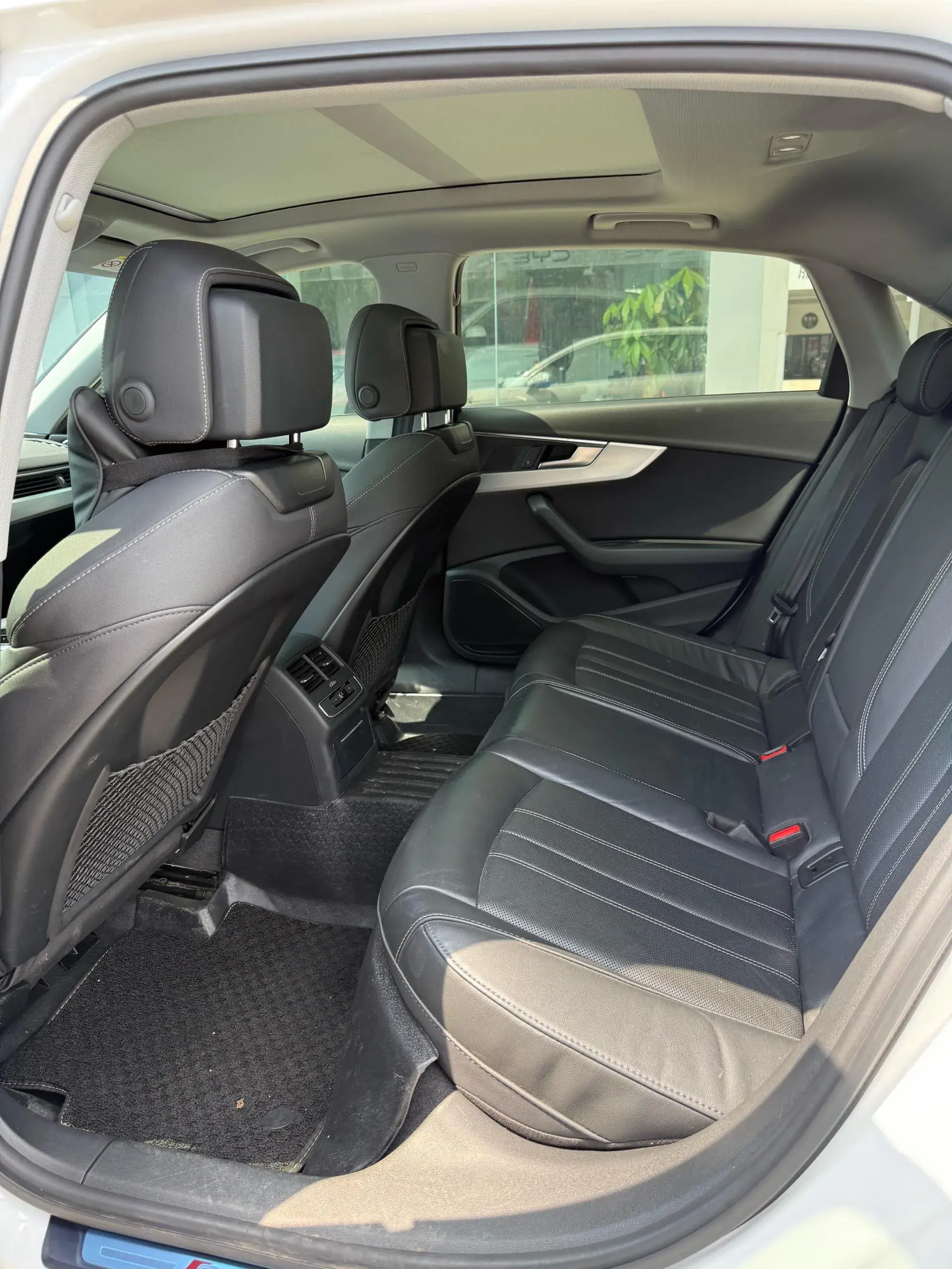 2022 AUDI A4L thumbnail 4