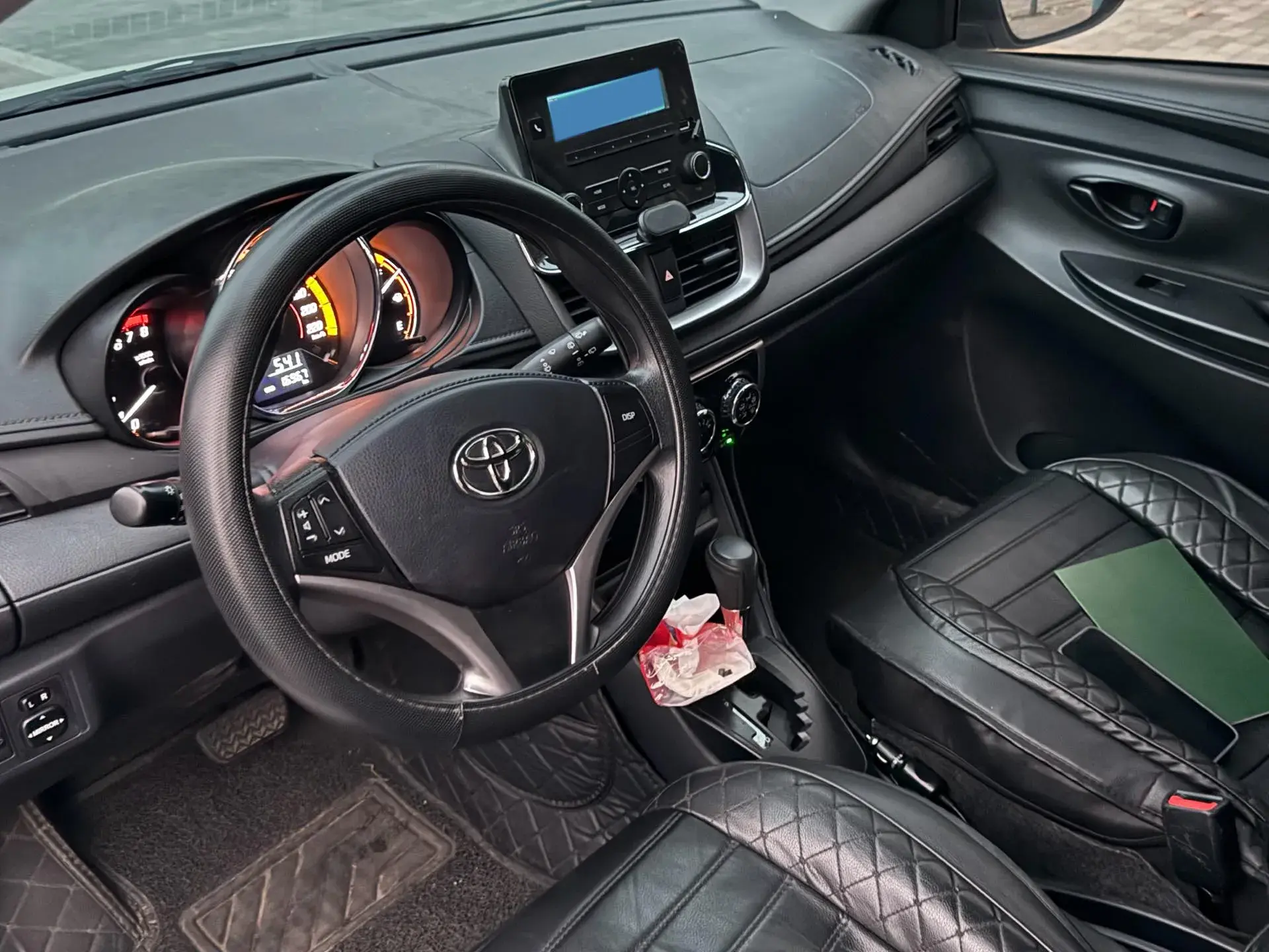2022 TOYOTA YARIS thumbnail 3