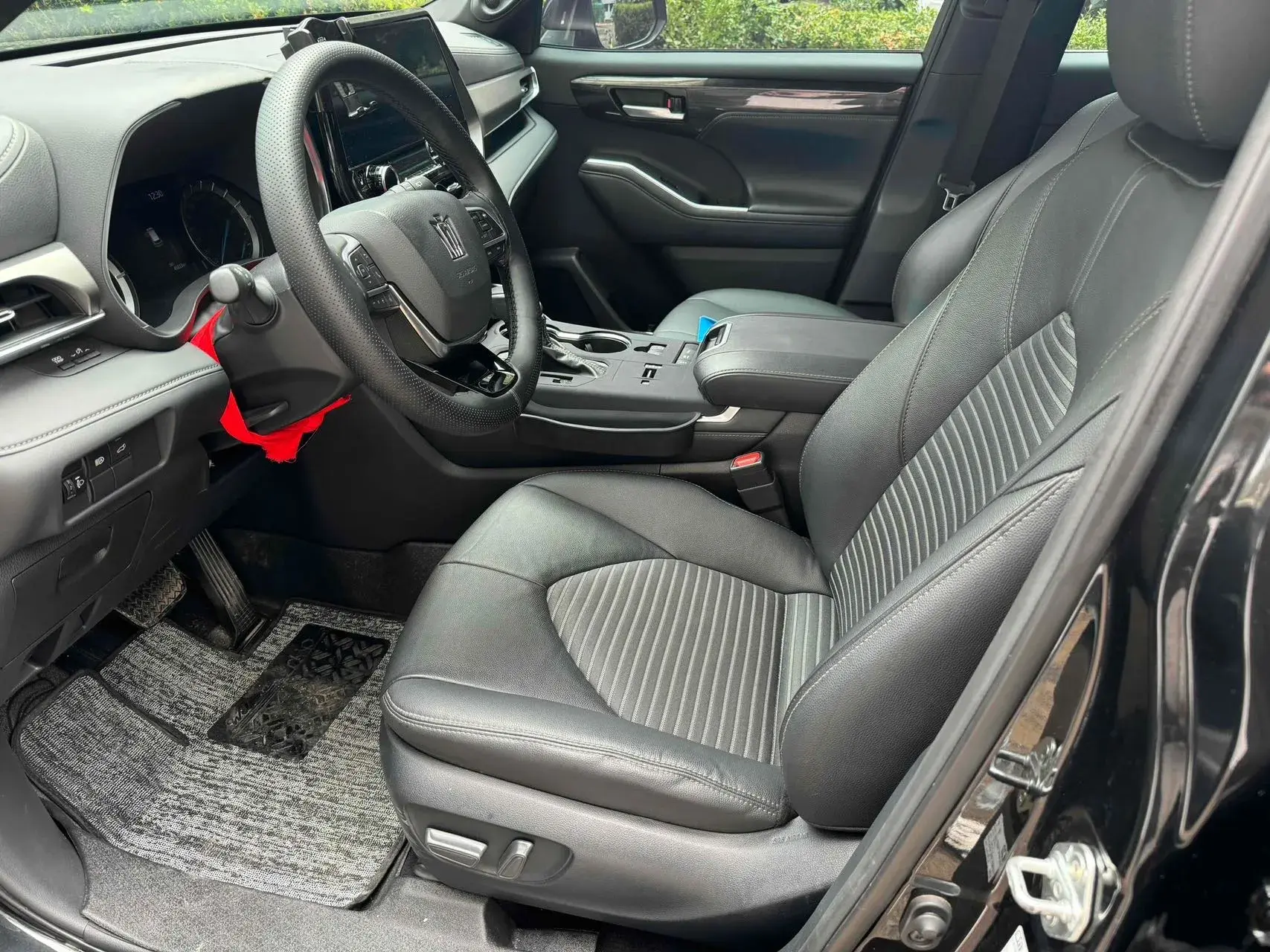 2023 TOYOTA CROWN thumbnail 2