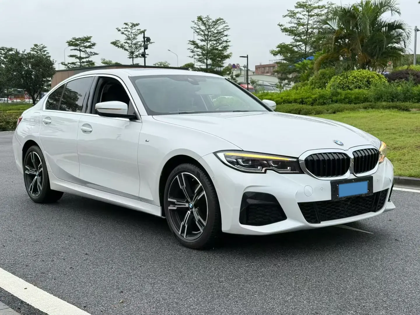 2021 BMW 3 thumbnail 3