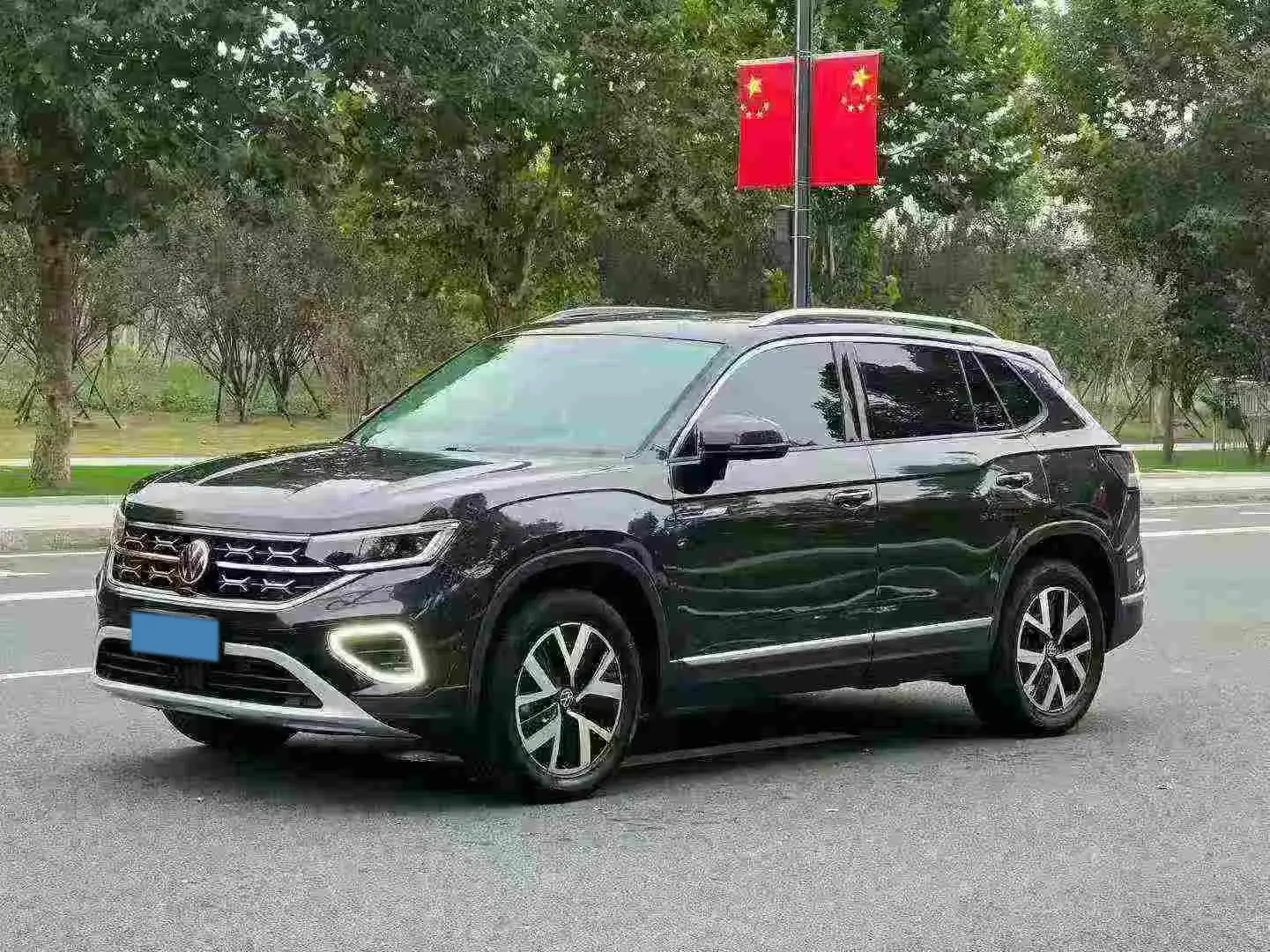 2024 VOLKSWAGEN TAYRON view 1