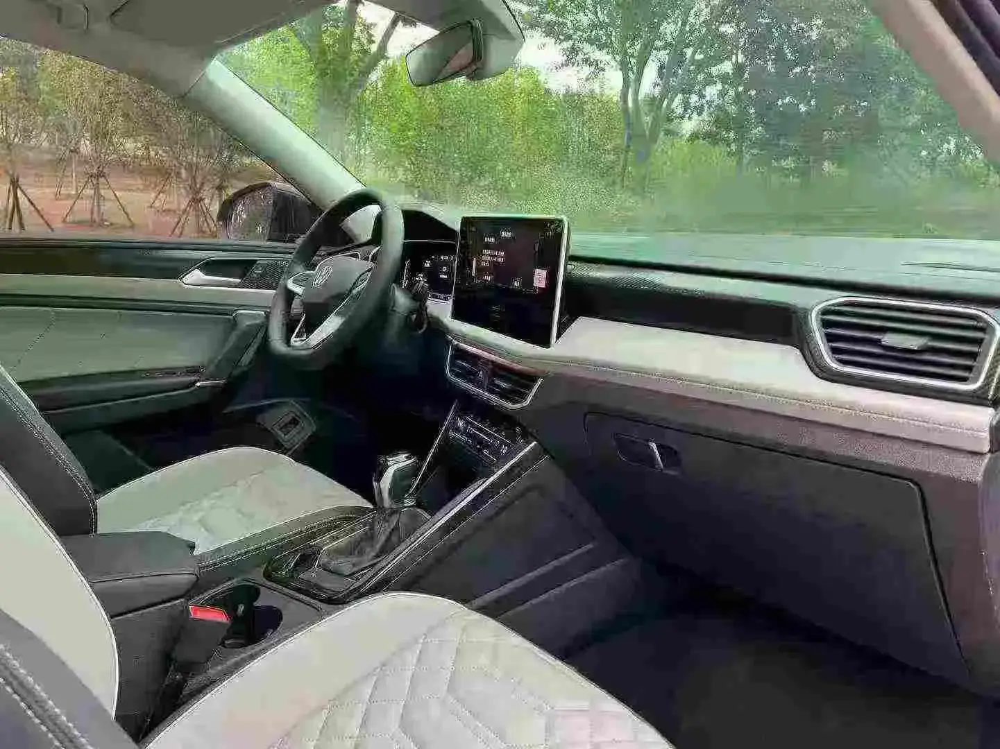 2024 VOLKSWAGEN TAYRON thumbnail 4