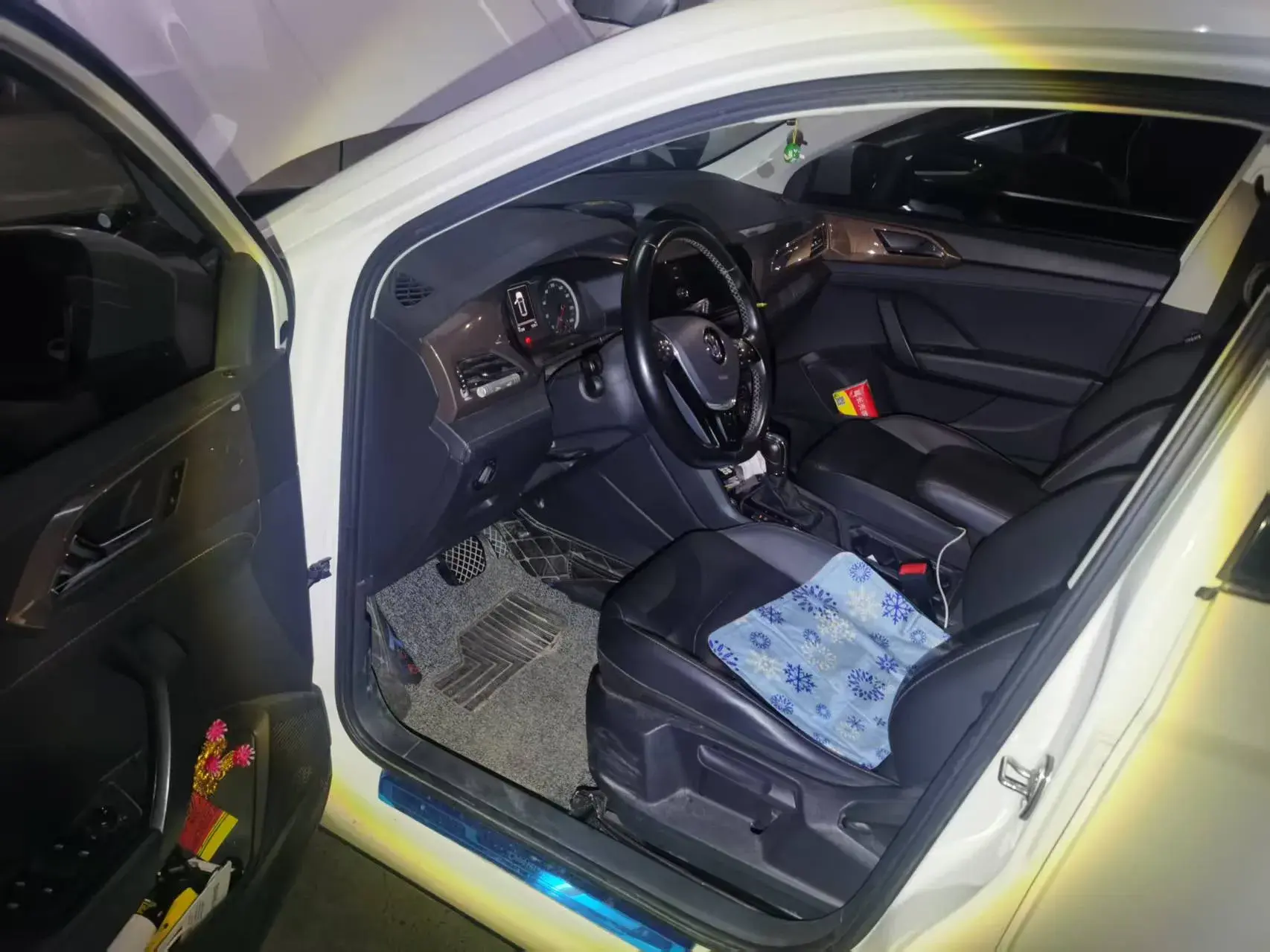 2019 VOLKSWAGEN THARU thumbnail 2