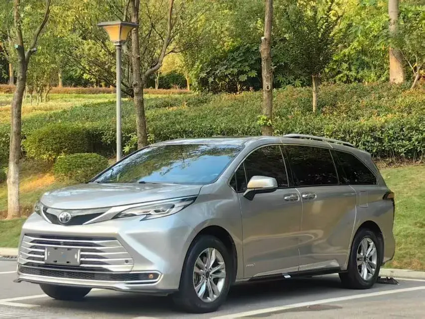 2021 TOYOTA SIENNA view 1