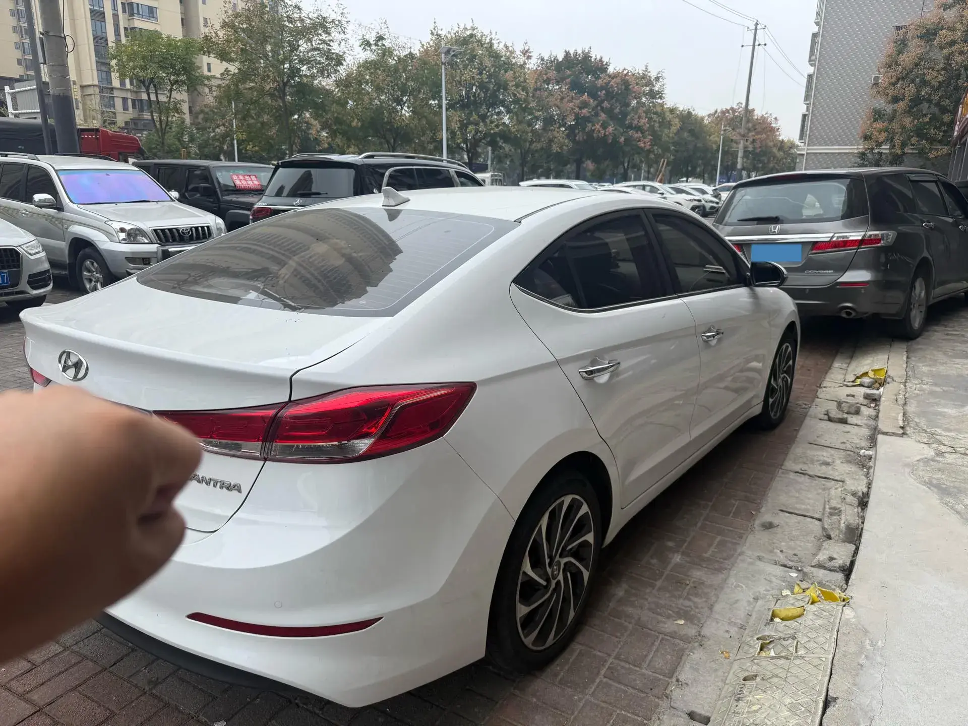 2020 HYUNDAI ELANTRA thumbnail 4