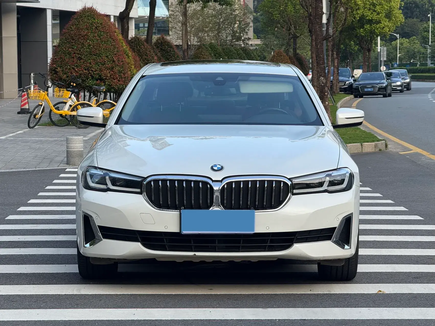 2021 BMW 5 thumbnail 2