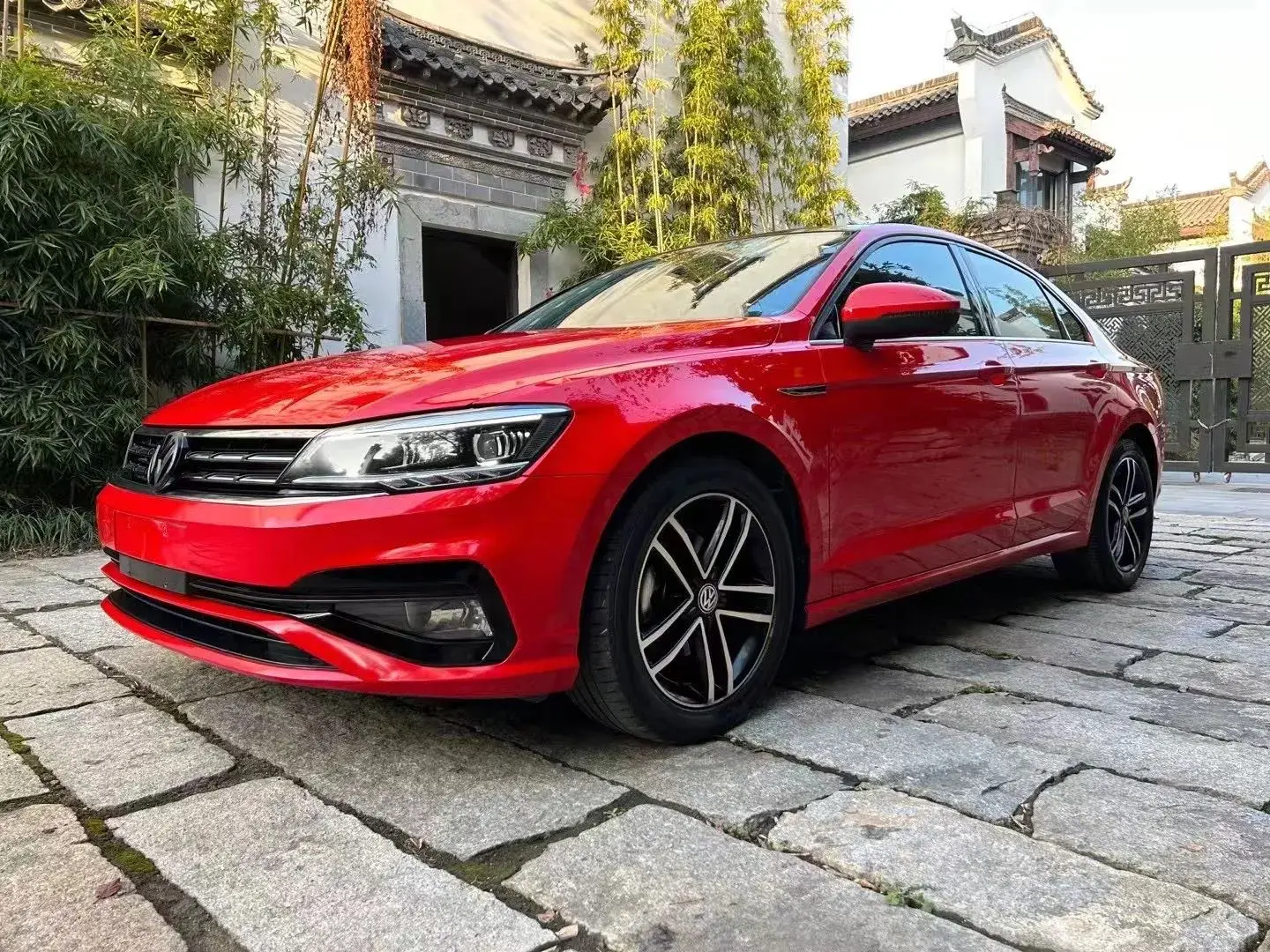 2021 VOLKSWAGEN LAMANDO view 1