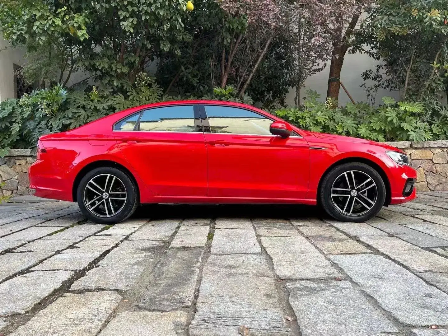 2021 VOLKSWAGEN LAMANDO thumbnail 4